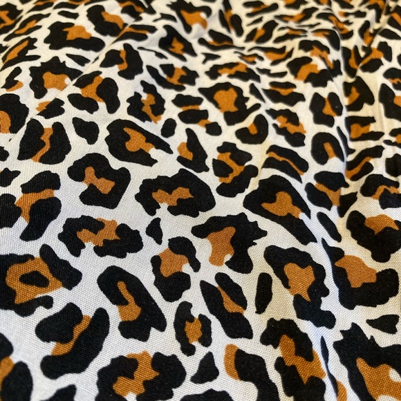 Cute cheetah print light weight pants - Picture 2 of 2